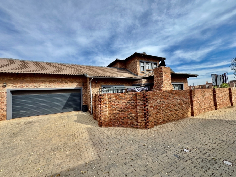 3 Bedroom Property for Sale in Lifestyle Estate North West